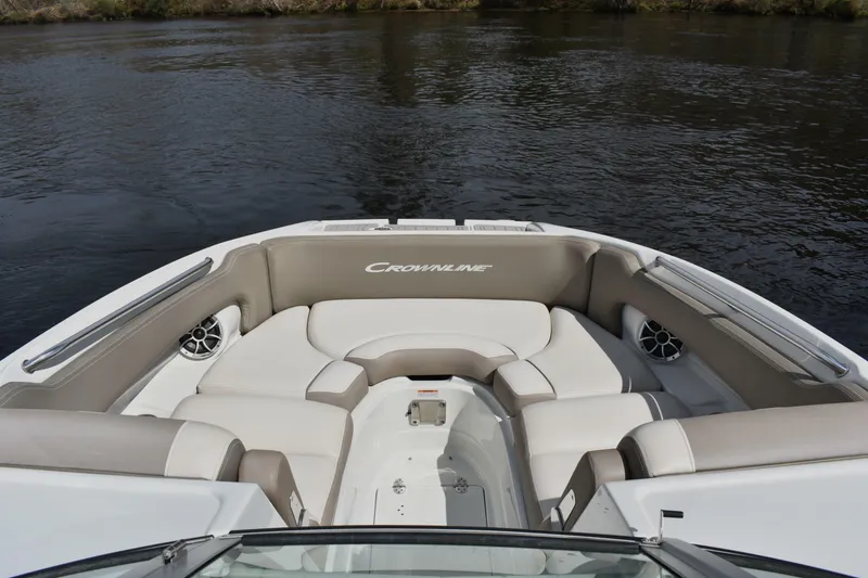 Slide: The Image of Crownline Boats Eclipse E255 SURF 2019 - 6945401