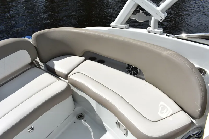 Slide: The Image of Crownline Boats Eclipse E255 SURF 2019 - 6945447