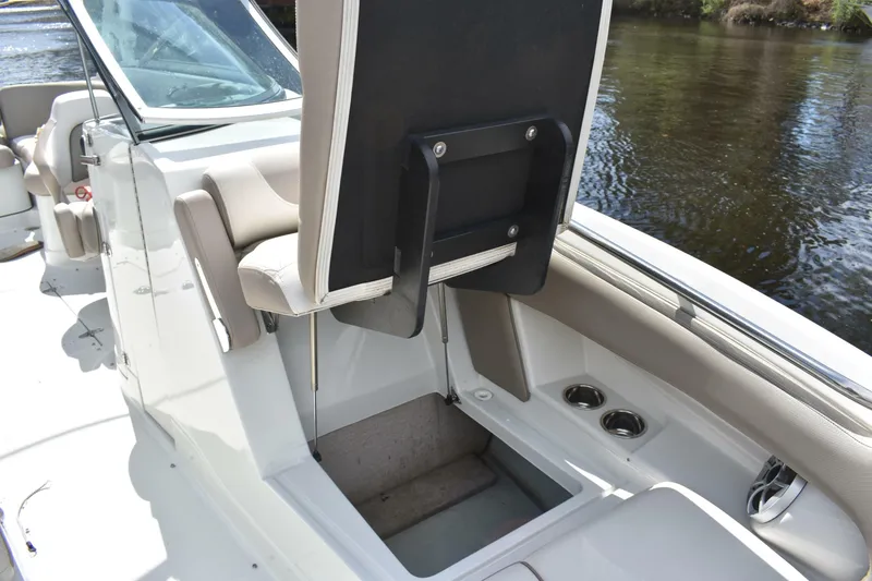 Slide: The Image of Crownline Boats Eclipse E255 SURF 2019 - 6945410
