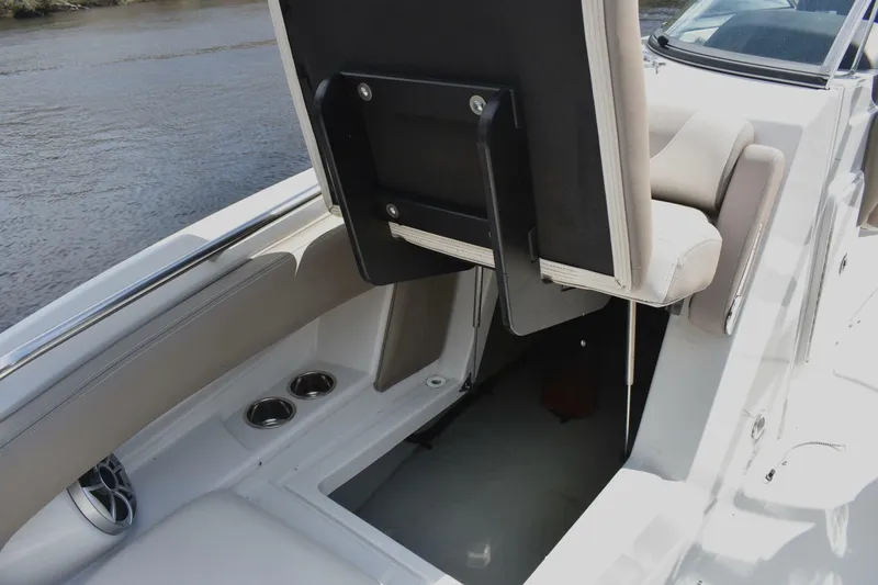 Slide: The Image of Crownline Boats Eclipse E255 SURF 2019 - 7232444