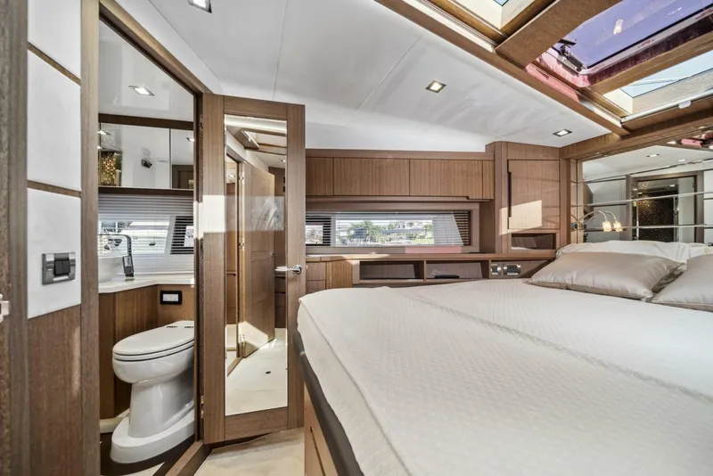 Slide: The Image of Galeon 560 Sky 2019 - 6945534