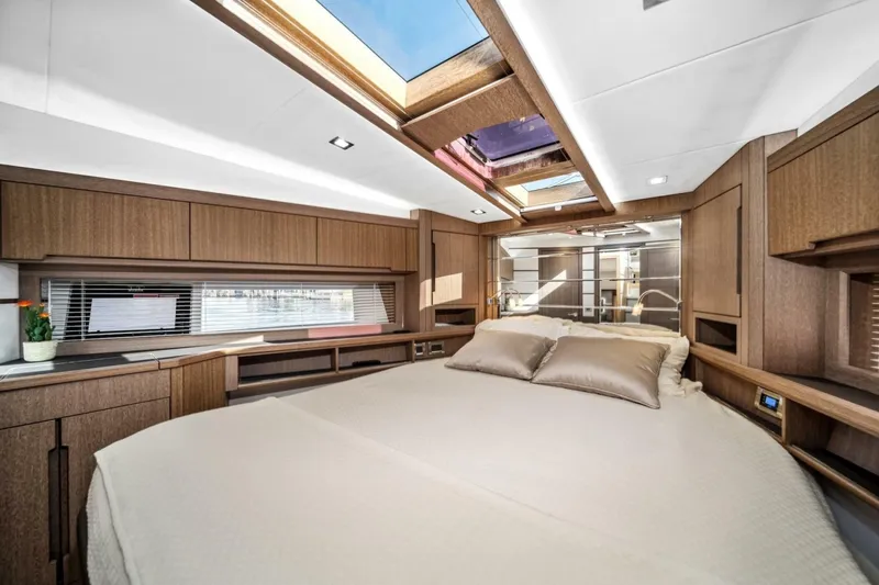 Slide: The Image of Galeon 560 Sky 2019 - 6945529