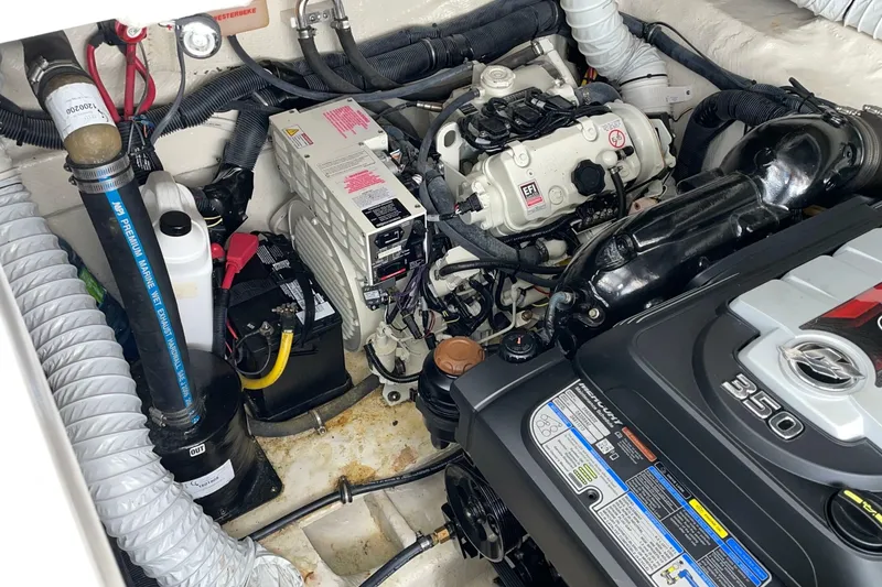 Slide: The Image of Rinker EX 370 2019 - 7247295