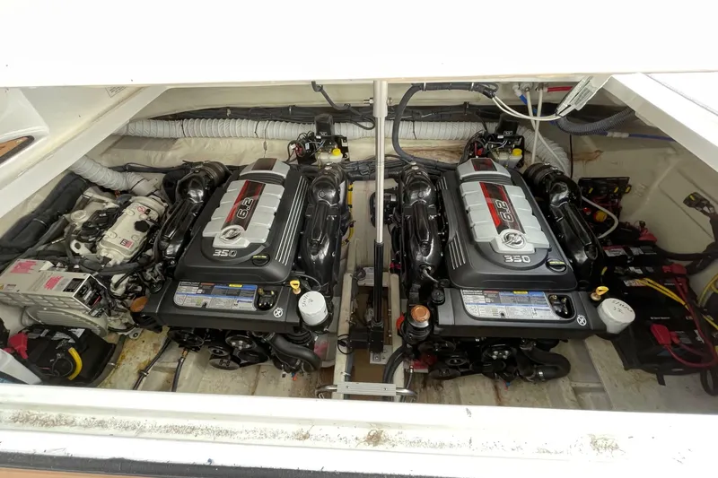Slide: The Image of Rinker EX 370 2019 - 7247394