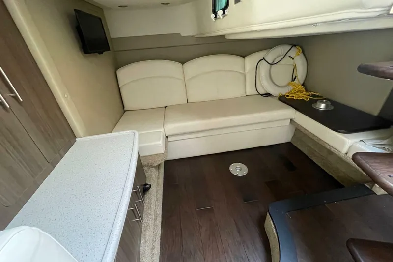 Slide: The Image of Rinker EX 370 2019 - 7247170