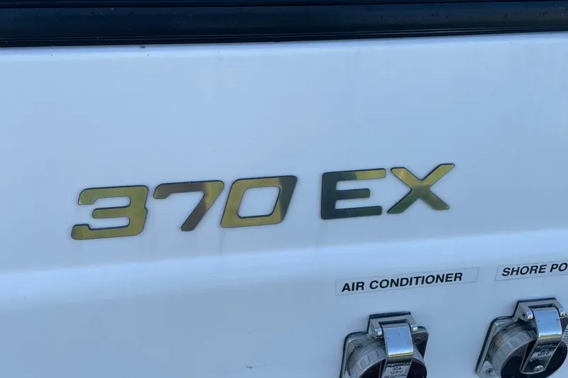 Slide: The Image of Rinker EX 370 2019 - 7246874
