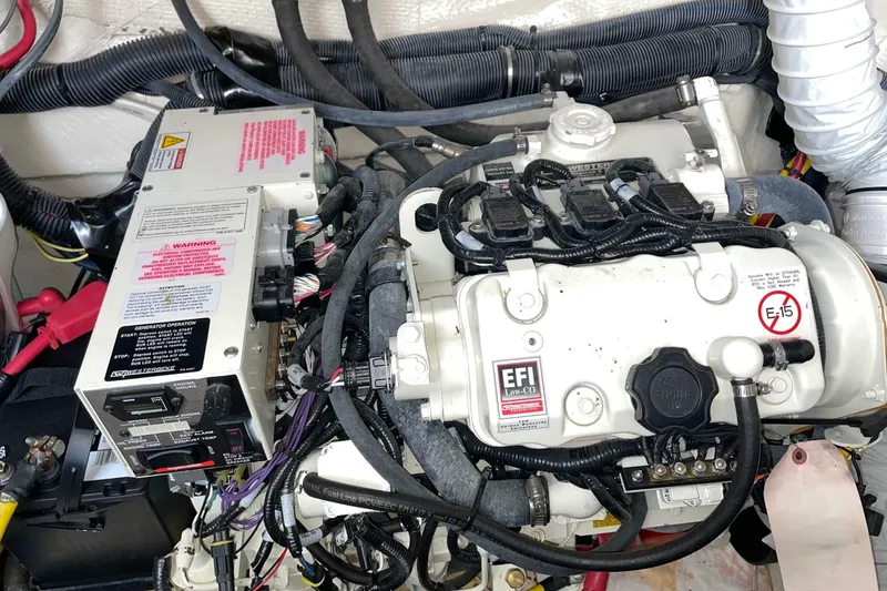Slide: The Image of Rinker EX 370 2019 - 7247361