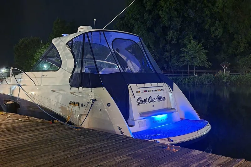 Slide: The Image of Rinker EX 370 2019 - 7246849