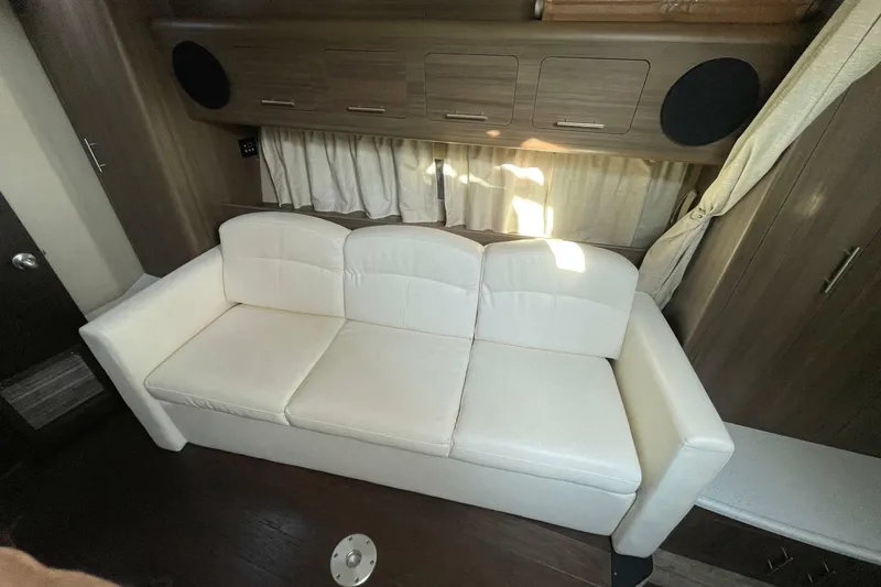 Slide: The Image of Rinker EX 370 2019 - 7247117