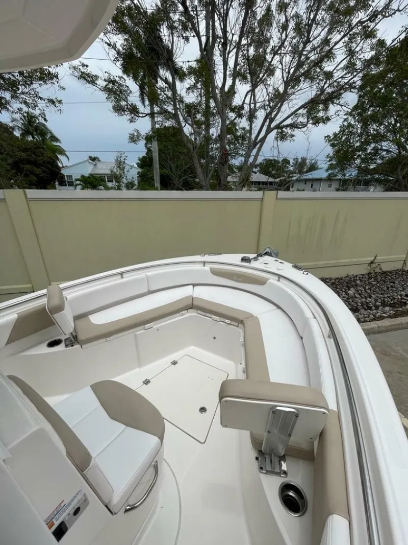 Slide: The Image of Robalo R242 Center Console 2019 - 7232804