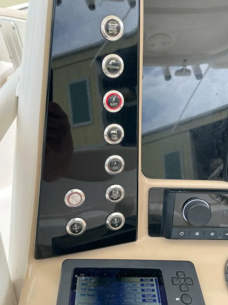 Slide: The Image of Robalo R242 Center Console 2019 - 7232830