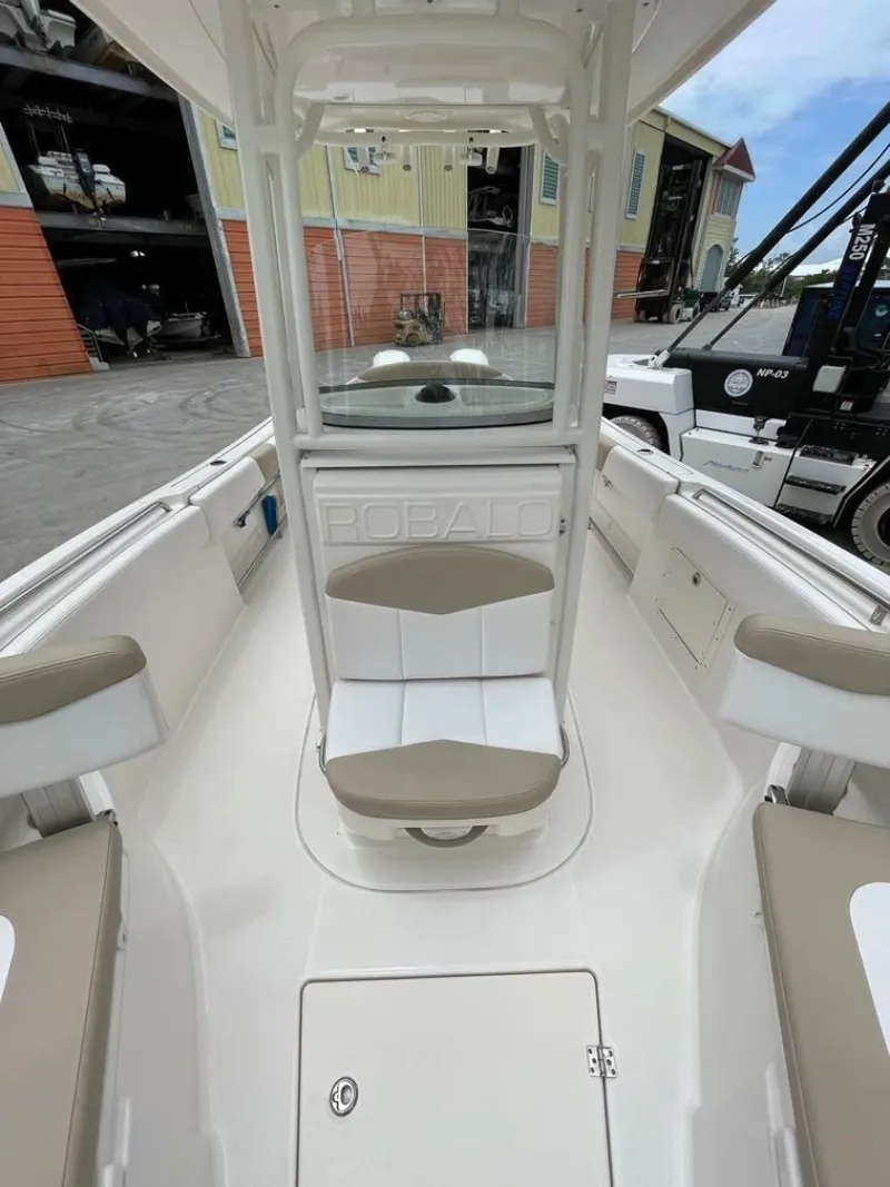 Slide: The Image of Robalo R242 Center Console 2019 - 7232810