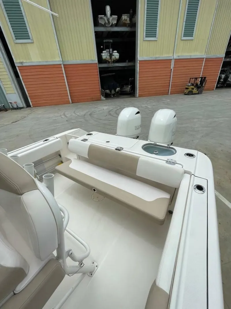 Slide: The Image of Robalo R242 Center Console 2019 - 6895386