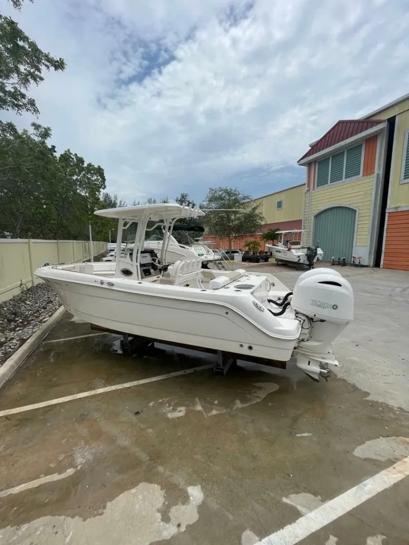 Slide: The Image of Robalo R242 Center Console 2019 - 6895355