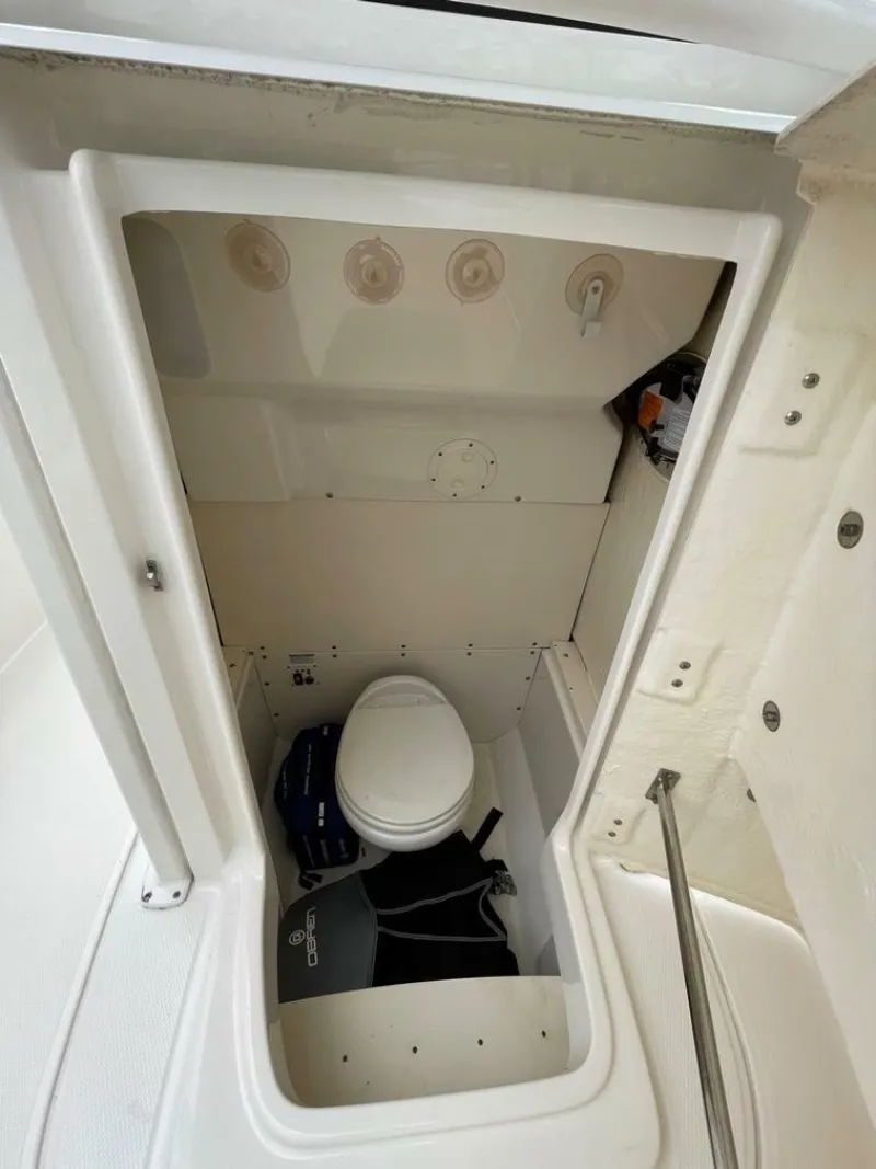 Slide: The Image of Robalo R242 Center Console 2019 - 7232812