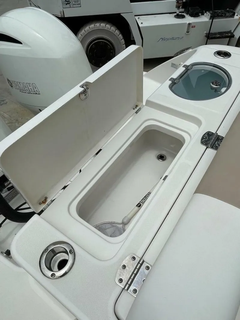 Slide: The Image of Robalo R242 Center Console 2019 - 6895379