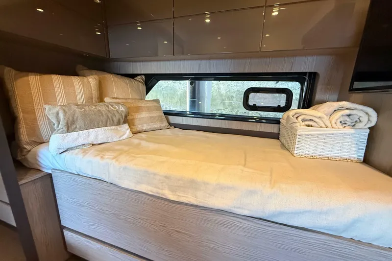 Slide: The Image of Azimut Atlantis 43 2018 - 6945977