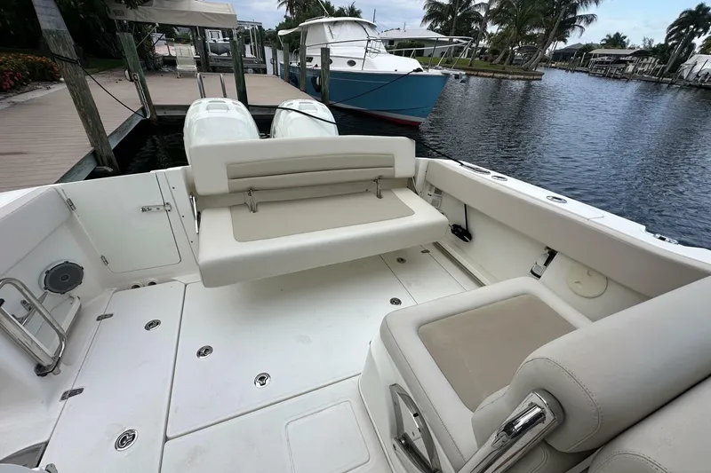 Slide: The Image of Boston Whaler 320 Vantage 2018 - 6946015