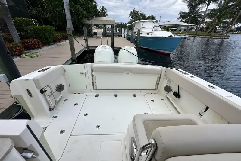 Slide: The Image of Boston Whaler 320 Vantage 2018 - 6946010