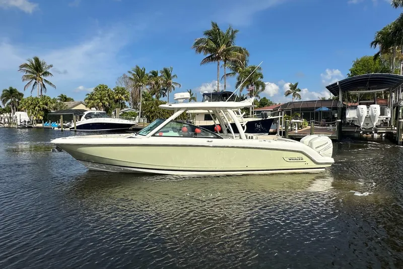 Slide: The Image of Boston Whaler 320 Vantage 2018 - 6945952