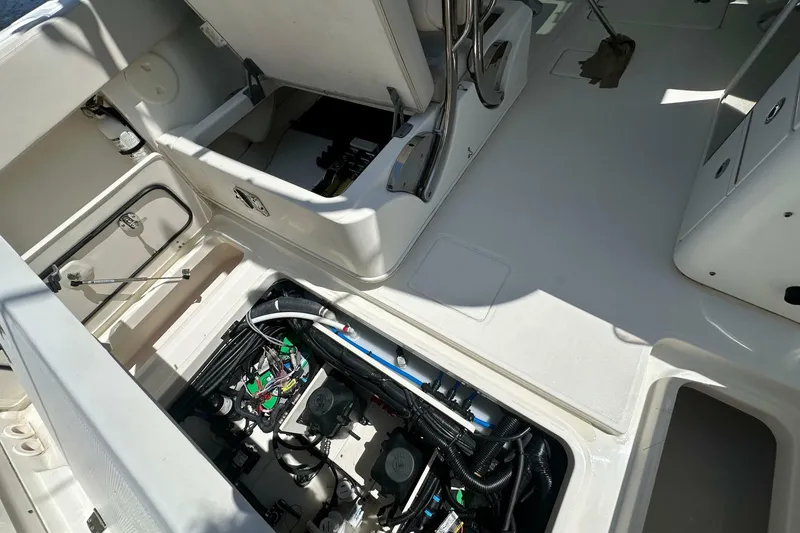 Slide: The Image of Boston Whaler 320 Vantage 2018 - 6946072