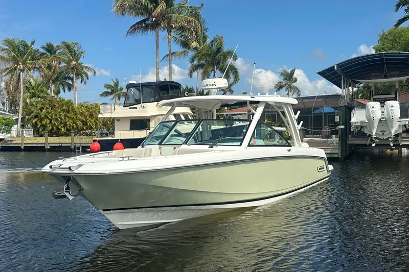 Slide: The Image of Boston Whaler 320 Vantage 2018 - 7389221