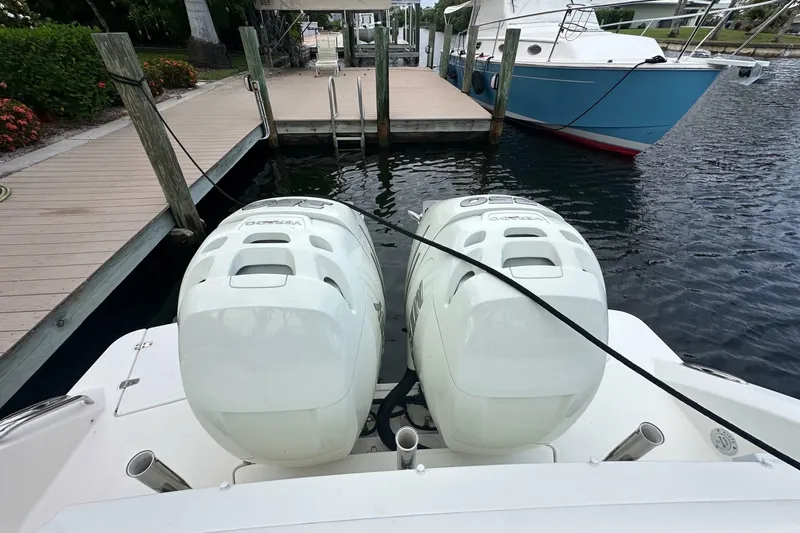 Slide: The Image of Boston Whaler 320 Vantage 2018 - 6946023