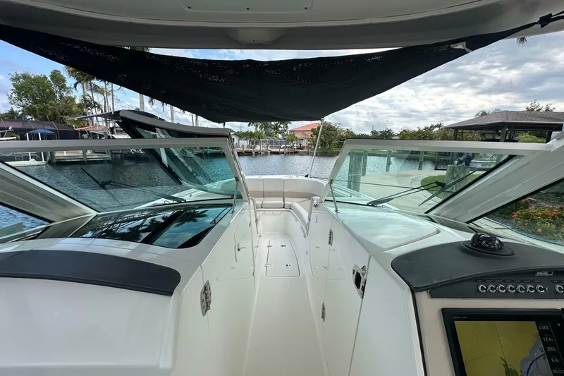 Slide: The Image of Boston Whaler 320 Vantage 2018 - 6945974