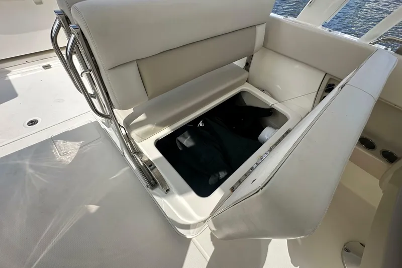 Slide: The Image of Boston Whaler 320 Vantage 2018 - 6946078