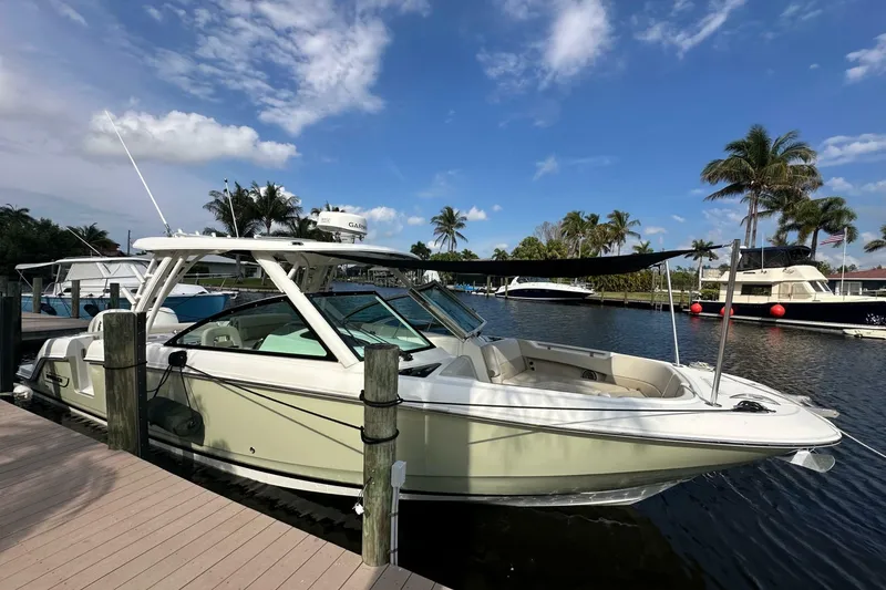 Slide: The Image of Boston Whaler 320 Vantage 2018 - 7389235