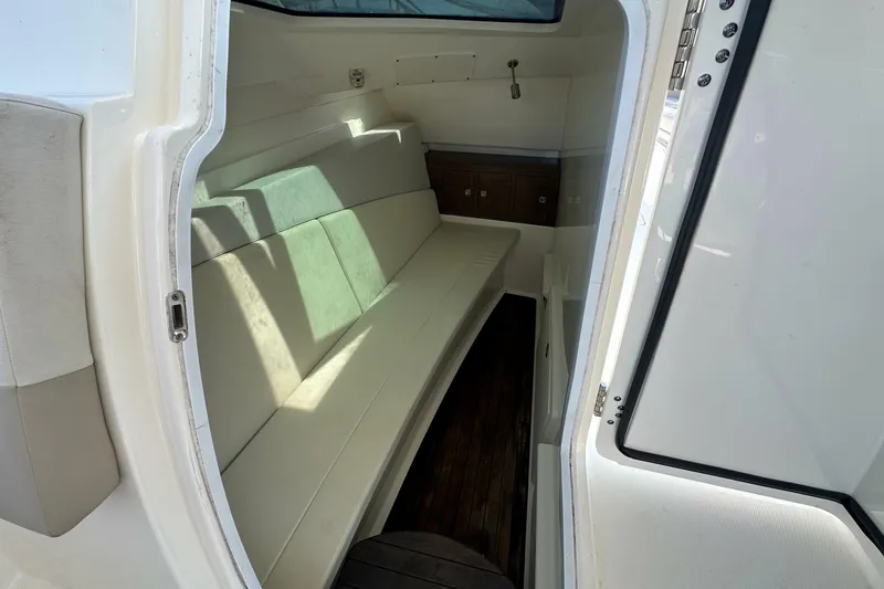 Slide: The Image of Boston Whaler 320 Vantage 2018 - 6946039