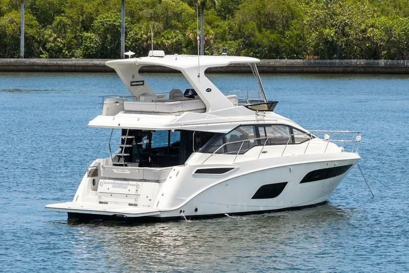 Slide: The Image of Sea Ray Fly 460 2018 - 7233190