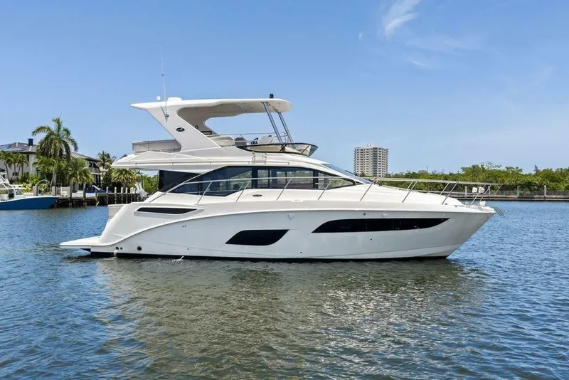 Slide: The Image of Sea Ray Fly 460 2018 - 7233185