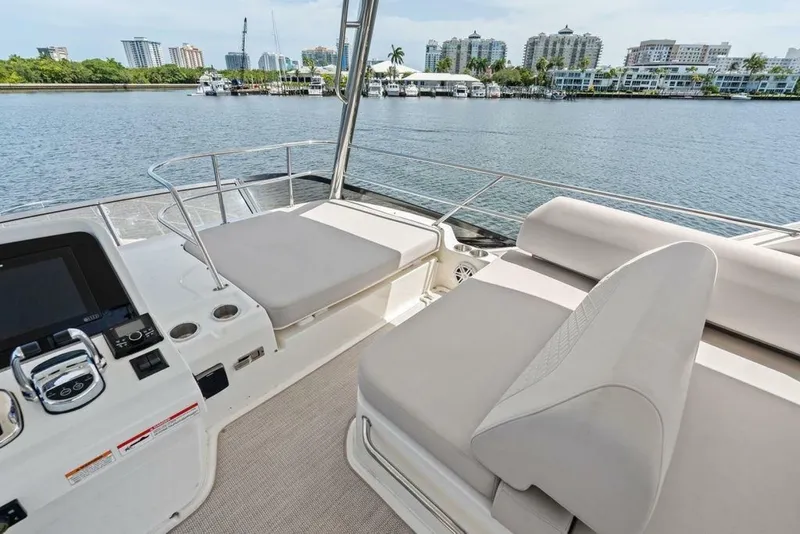 Slide: The Image of Sea Ray Fly 460 2018 - 7233253