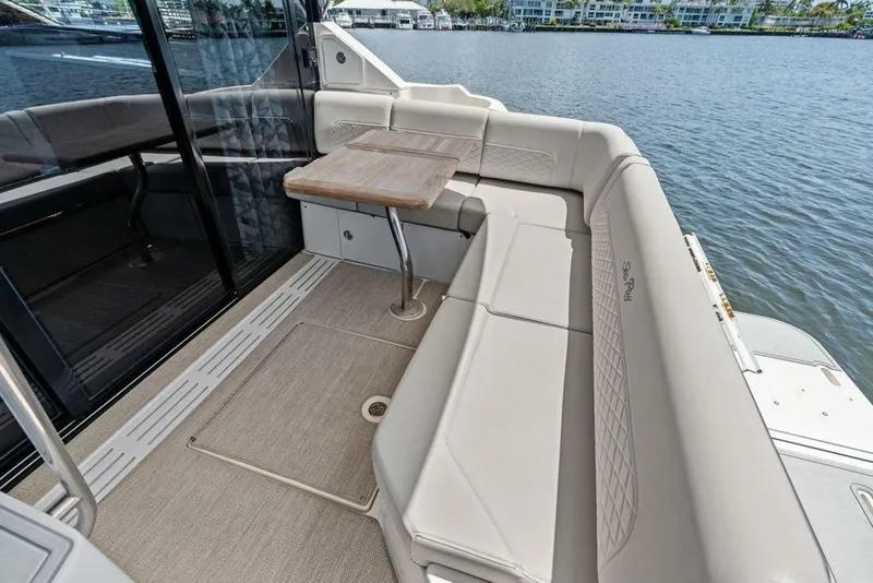 Slide: The Image of Sea Ray Fly 460 2018 - 7233221