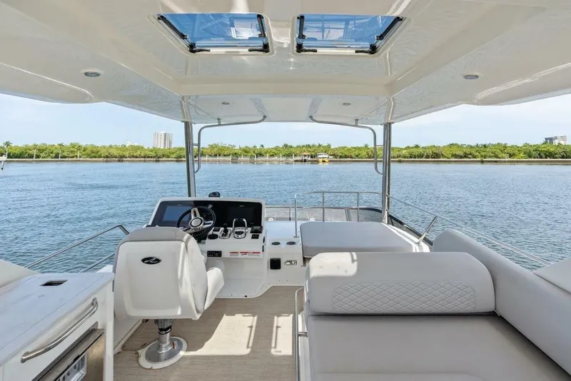 Slide: The Image of Sea Ray Fly 460 2018 - 7233246