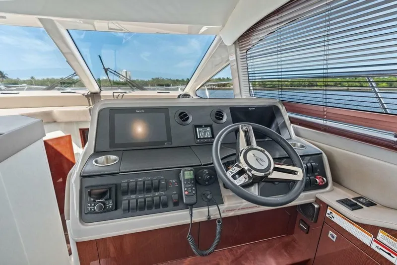 Slide: The Image of Sea Ray Fly 460 2018 - 7233280