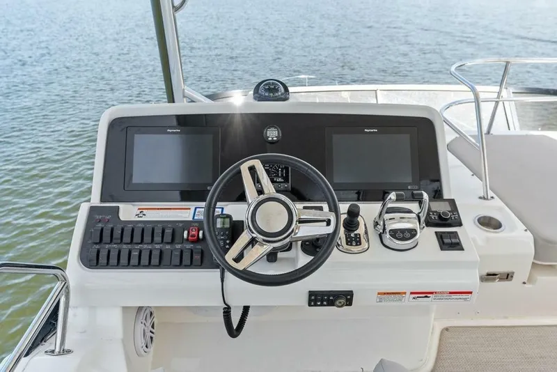 Slide: The Image of Sea Ray Fly 460 2018 - 7233251