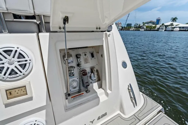 Slide: The Image of Sea Ray Fly 460 2018 - 7233212