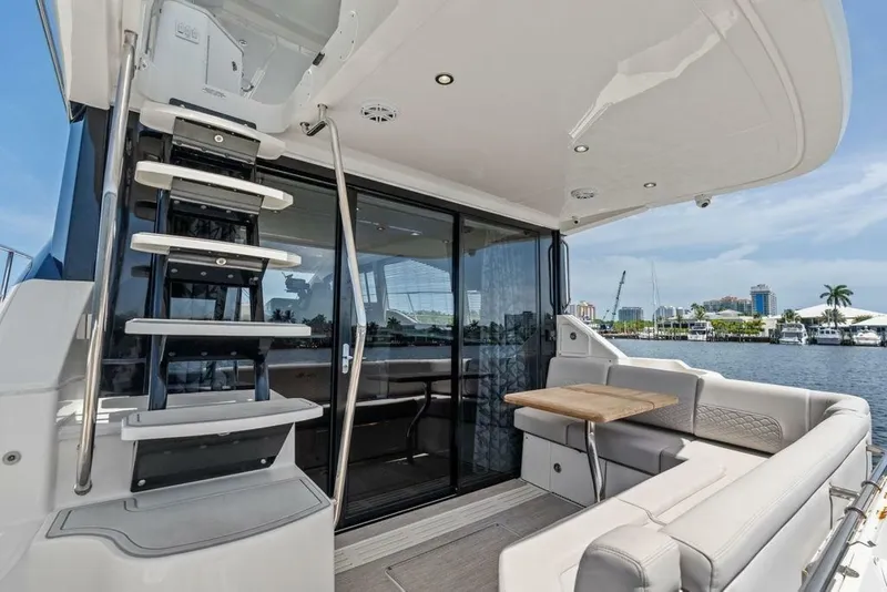 Slide: The Image of Sea Ray Fly 460 2018 - 7233227