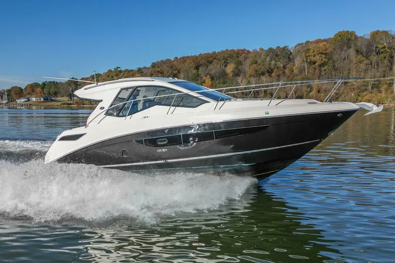 Slide: The Image of Sea Ray Sundancer 350 Coupe 2018 - 7233192