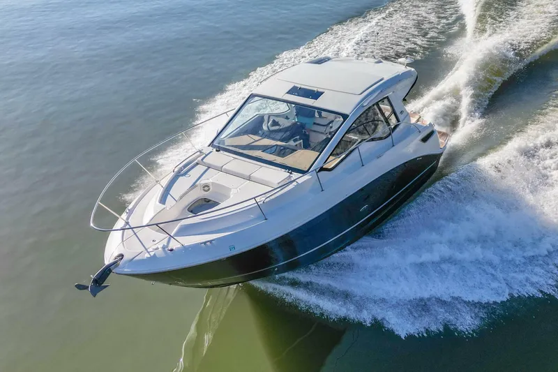 Slide: The Image of Sea Ray Sundancer 350 Coupe 2018 - 7233206