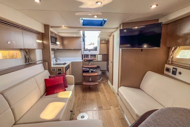 Slide: The Image of Sea Ray Sundancer 350 Coupe 2018 - 7233344