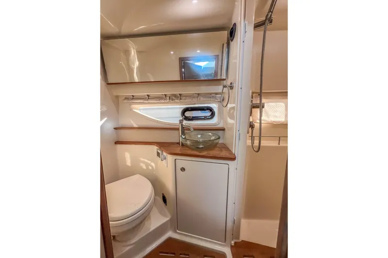 Slide: The Image of Sea Ray Sundancer 350 Coupe 2018 - 7389436