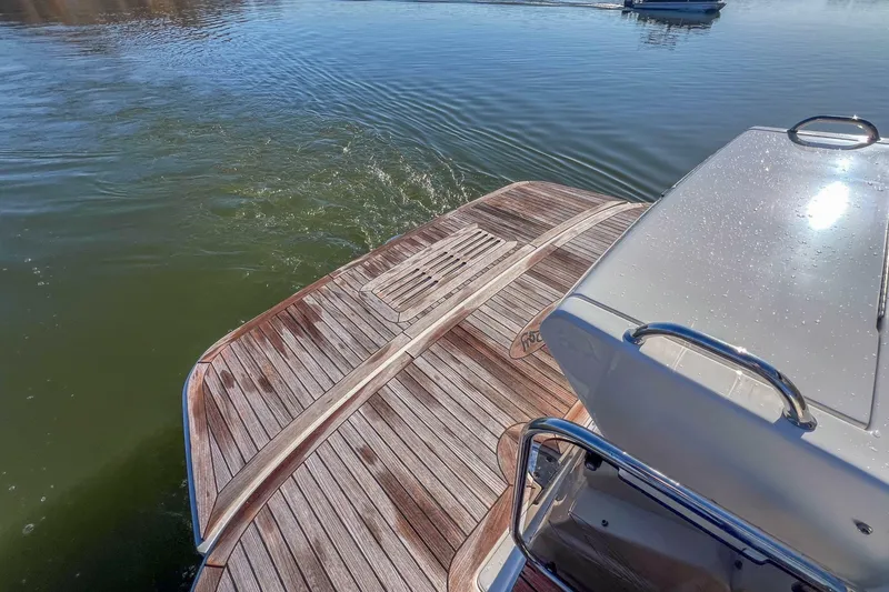 Slide: The Image of Sea Ray Sundancer 350 Coupe 2018 - 7233298