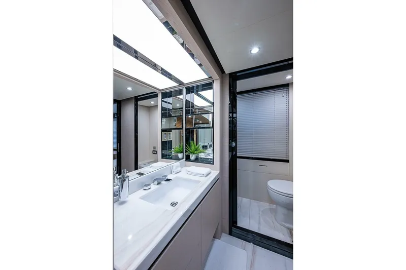 Slide: The Image of Azimut 80 2017 - 6946519