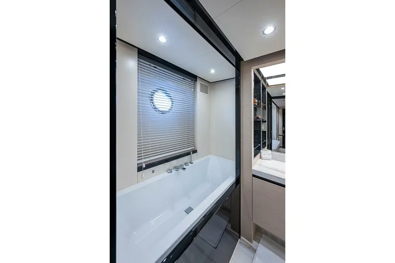 Slide: The Image of Azimut 80 2017 - 6946534
