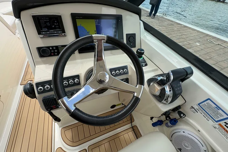 Slide: The Image of Boston Whaler 270 Vantage 2017 - 6987276