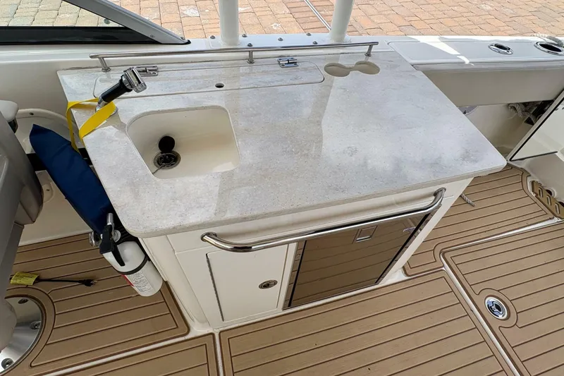 Slide: The Image of Boston Whaler 270 Vantage 2017 - 6987177