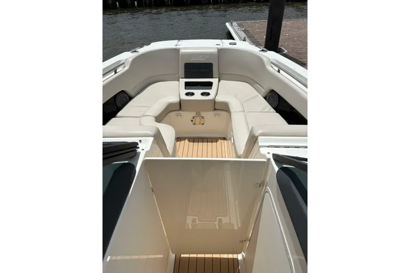 Slide: The Image of Boston Whaler 270 Vantage 2017 - 6987013